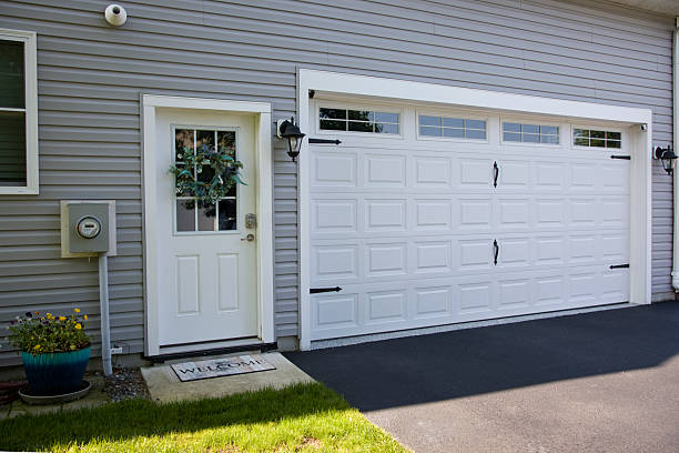 24/7 Emergency Garage Door Panel Replacement experts in Solon, IA